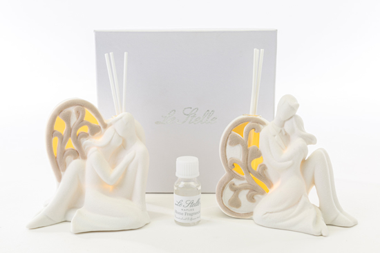Immagine di PROFUMATORE SPOSI PORCELLANA CON LED 15x5xh.11 CM