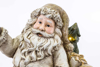 Immagine di BABBO NATALE RESINA CON SLITTA BEIGE CON LED H 25