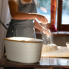 Immagine di CASSETTA PANE LINEA TIERRA CON COPERCHIO COLORE BIANCO LATTE