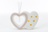Immagine di PROFUMATORE CUORI PORCELLANA A LED H 11.5 LINEA PROFUMI D'AMORE