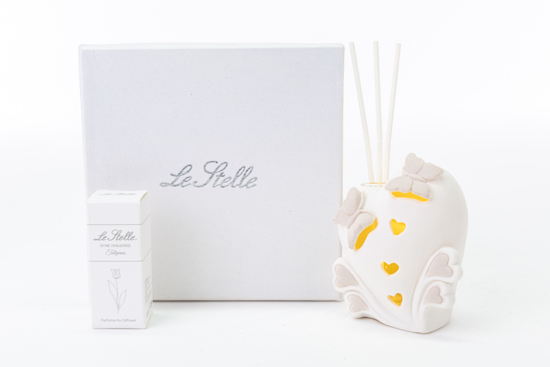 Immagine di PROFUMATORE CUORI PORCELLANA A LED H 8.5 LINEA PROFUMI D'AMORE