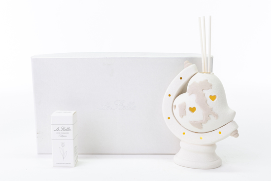 Immagine di PROFUMATORE CUORI PORCELLANA A LED H 13.5 LINEA PROFUMI D'AMORE