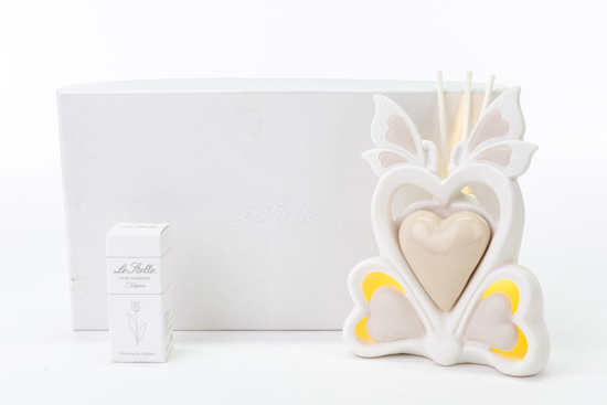 Immagine di PROFUMATORE FARFALLA PORCELLANA A LED H 14 LINEA PROFUMI D'AMORE