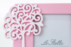 Immagine di PORTAFOTO IN RESINA COLORE ROSA 10X15 DECORO ALBERO DELLA VITA