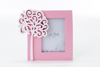 Immagine di PORTAFOTO IN RESINA COLORE ROSA 6X9 DECORO ALBERO DELLA VITA