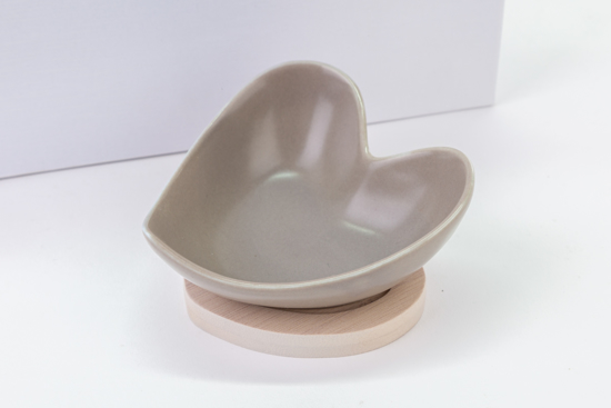 Immagine di CIOTOLINA PORCELLANA CUORE COLORE GRIGIO H.4.5