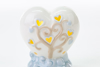 Immagine di CUORE PORCELLANA CON LED COLORE CELESTE H 9