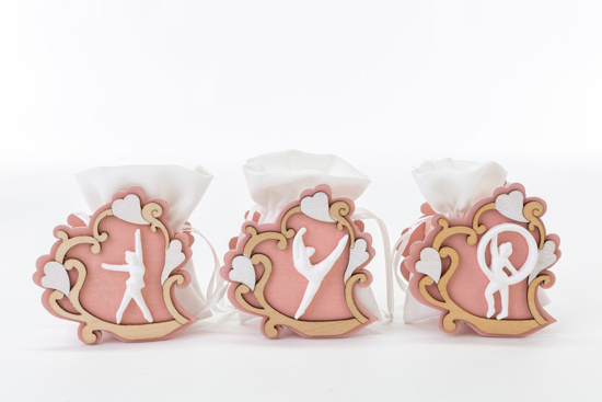 Immagine di PORTA SACCHETTO LEGNO DANZA 3 COLORI ASSORTITI CONFEZIONE 48 PEZZI