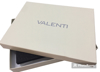 Immagine di Cornice riquadro in argento laminato, retro legno. Generiche cornici cm 10x15 - retro marrone Marca: Valenti & co.