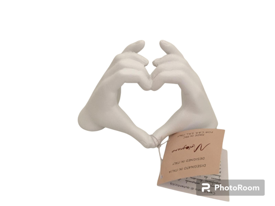 Immagine di SCULTURA MANI CUORE MELOGRANO