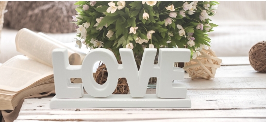 Immagine di SCRITTA LOVE CERAMICA BIANCO CM 21X2,8X8,8 GIARDINI DI MARZO